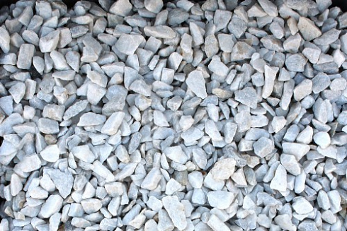 Kamenclub.ru: Мраморная крошка, щебень, цвет-белый, фр. 3-5 мм.  купить в Екатеринбурге мрамор белый молочный бежевый мрамор колотый 11500 руб/т   фото КАМЕНЬ КЛУБ