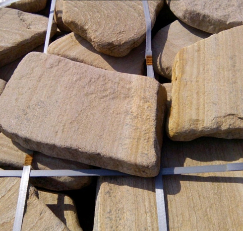 Kamenclub.ru: Песчаник пластушка галтованный желтый с рисунком (3 см)  купить в Екатеринбурге плитняк - пластушка желтый песчаник 21000 руб/м3   фото КАМЕНЬ КЛУБ