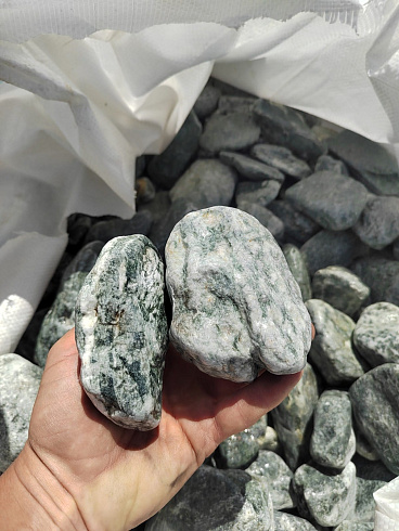 фото Галтованный жадеит (фр. 70-100 мм)  купить в Екатеринбурге в интернет-портале КАМЕНЬ КЛУБ