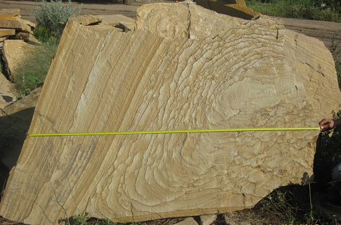 Kamenclub.ru: Форматный камень (плаха) пошаговая дорожка от 70-150 см (4 -12 см)  купить в Екатеринбурге плитняк  форматный плаха желтый песчаник 9 000 руб/т   фото КАМЕНЬ КЛУБ
