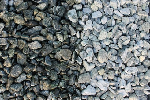 Kamenclub.ru: Щебень галтованный зеленый (змеевик) фр. 20-40 мм.  купить в Екатеринбурге мрамор зеленый, салатовый оголтованный щебень мраморный 12500 руб/т   фото КАМЕНЬ КЛУБ