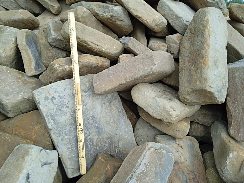 Kamenclub.ru: Песчаник для мощения дорожек, площадок, парковок ( фр 5-10 см)  купить в Екатеринбурге песчаник  серый желтый коричневый рыжий песчаник оголтованный окатанный 6500 руб/т   фото КАМЕНЬ КЛУБ