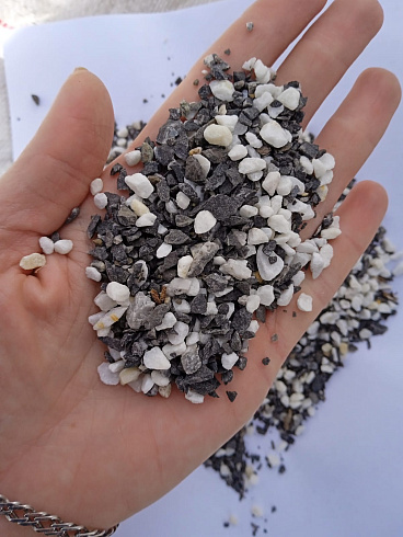 Kamenclub.ru: Мраморная крошка (щебень крошка микс: белый-зеленый-розовый) фр. 5-10 мм  купить в Екатеринбурге мрамор белый, зеленый, розовый, разноцветный, молочный декоративная ландшафтная мраморная крошка 9500 руб/т   фото КАМЕНЬ КЛУБ