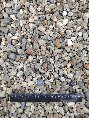 Kamenclub.ru: Галька речная окат (серая) фр.10-20 мм купить  в Екатеринбурге галька речная серая, серый, темно-серый, светло-серый, коричневый ландшафтная декоративная речная окатанная округлая галька 5000 руб/т   фото КАМЕНЬ КЛУБ