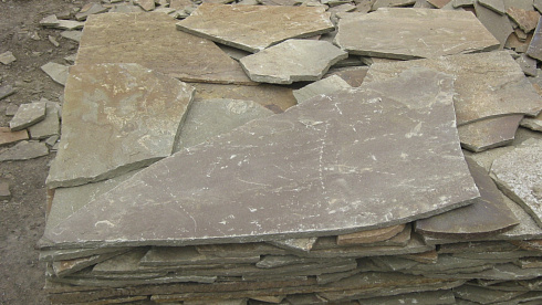 Kamenclub.ru: Песчаник пластушка серо-зеленый (1,5 см)  купить в Екатеринбурге плитняк - пластушка серо-зеленый, серый, зеленый пластушка рваная ландшафтная колотая 10200 руб/м3   фото КАМЕНЬ КЛУБ