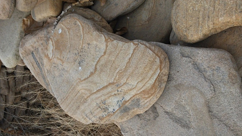 Kamenclub.ru: Песчаник пластушка галтованный желтый с рисунком (3 см)  купить в Екатеринбурге плитняк - пластушка желтый песчаник 21000 руб/м3   фото КАМЕНЬ КЛУБ