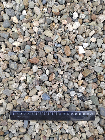 Kamenclub.ru: Галька речная окат (серая) фр.10-20 мм купить  в Екатеринбурге галька речная серая, серый, темно-серый, светло-серый, коричневый ландшафтная декоративная речная окатанная округлая галька 5000 руб/т   фото КАМЕНЬ КЛУБ