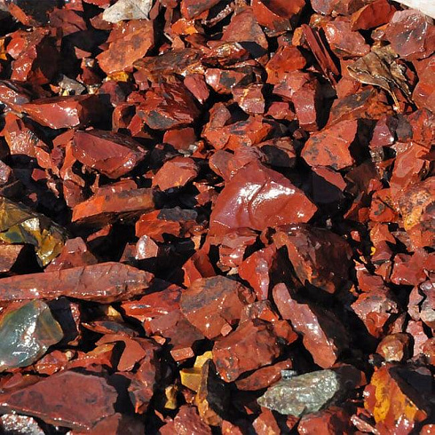 Kamenclub.ru: Щебень крошка красный (ЯШМА) фр. 10-20 мм.  купить в Екатеринбурге яшма красный, бордовый, оранжевый, рыжий декоративный каменный ландшафтный щебень колотый 9000 руб/т   фото КАМЕНЬ КЛУБ