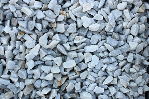 Kamenclub.ru: Мраморная крошка, щебень, цвет-белый,  фр. 20-40 мм.  купить в Екатеринбурге мрамор белый молочный слоновая кость айвори  мраморная крошка ландшафтная 12000 руб/т   фото КАМЕНЬ КЛУБ