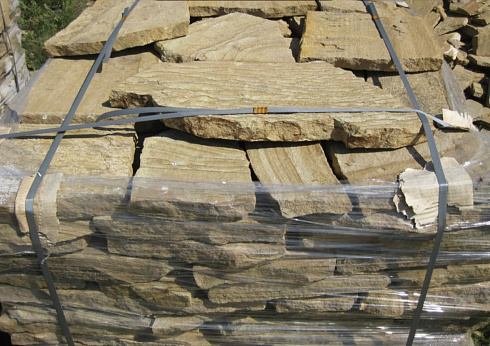 Kamenclub.ru: Песчаник пластушка желтый с рисунком (3 см)  купить в Екатеринбурге песчаник желтый с рисунком, рыжий, желтый песчаник пластушка ландшафтная рваная 8 500 руб/м3   фото КАМЕНЬ КЛУБ