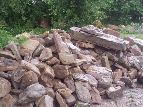 Kamenclub.ru: Песчаник декоративный ландшафтный (фр. 300-500 мм)  купить в Екатеринбурге песчаник желтый рыжий серый зеленый валун речной окатанный природный песчаника 4 500 руб/т   фото КАМЕНЬ КЛУБ