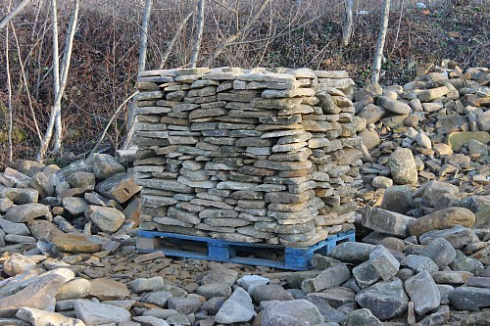 Kamenclub.ru: Песчаник колотый для облицовки (фр. 2-3 см)  купить в Екатеринбурге песчаник бежевый серый рыжий песчаник строительный 5000 руб/т   фото КАМЕНЬ КЛУБ