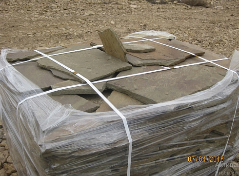 Kamenclub.ru: Песчаник пластушка серо-зеленый (3,0 см)  купить в Екатеринбурге песчаник серо-зеленый, серый, зеленый песчаник пластушка колотый рваный ландшафтный 10200 руб/м3   фото КАМЕНЬ КЛУБ