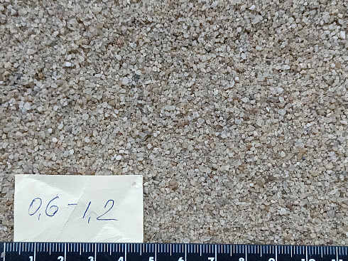 Кварцевый песок для площадок фр. 0,6-1,2 мм.  купить в Екатеринбурге фото Камень Клуб