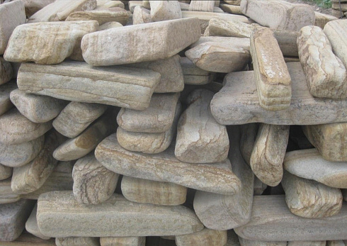 Kamenclub.ru: Песчаник пластушка галтованный желтый с рисунком (3 см)  купить в Екатеринбурге плитняк - пластушка желтый песчаник 21000 руб/м3   фото КАМЕНЬ КЛУБ