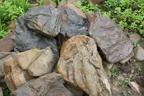 Kamenclub.ru: Песчаник декоративный ландшафтный (фр. 300-500 мм)  купить в Екатеринбурге песчаник желтый рыжий серый зеленый валун речной окатанный природный песчаника 4 500 руб/т   фото КАМЕНЬ КЛУБ