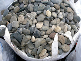 Kamenclub.ru: Галька речная плоская (ассорти) фр. 100-200-300 мм купить в Екатеринбурге галька галечник природный серый, белый темно-серый синий рыжий светло-серый природная галька плоская крупная 8000 руб/т   фото КАМЕНЬ КЛУБ