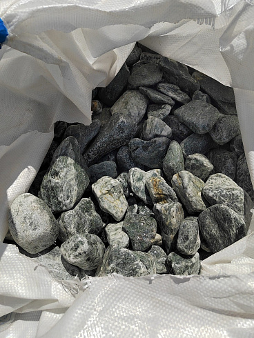 фото Галтованный жадеит (фр. 70-100 мм)  купить в Екатеринбурге в интернет-портале КАМЕНЬ КЛУБ