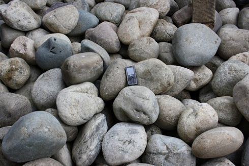 Kamenclub.ru: Речной валун (Ассорти) фр.100-300 мм.  купить в Екатеринбурге галечник серый, темно-серый, светло-серый речная галька крупных размеров 4200 руб/т   фото КАМЕНЬ КЛУБ