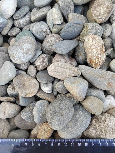 Kamenclub.ru: Галька речная окат (серая) фр.40-60 мм купить  в Екатеринбурге галька речная серый бежевый рыжий коричневый округлый речной камень 5000 руб/т   фото КАМЕНЬ КЛУБ