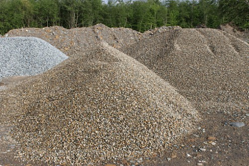 Kamenclub.ru: Галька окат (серо-желтая) фр.10-20 мм. купить  в Екатеринбурге галька серо-желтая, рыжая, серый речная окатанная округлая галька 5000 руб/т   фото КАМЕНЬ КЛУБ