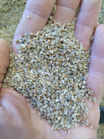 Кварцевый песок для водоподготовки фр. 1,6-3 мм.  купить в Екатеринбурге фото Камень Клуб