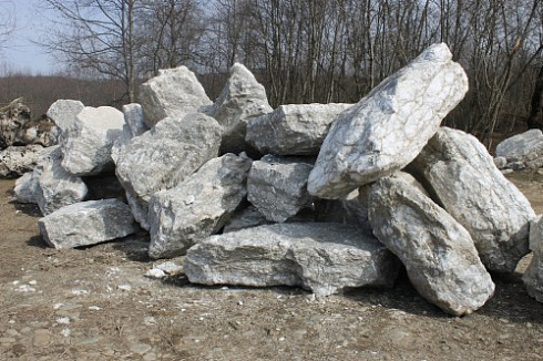 Kamenclub.ru: Мраморизированный известняк фр.500-1500 мм.  купить в Екатеринбурге    10000 руб/т   фото КАМЕНЬ КЛУБ
