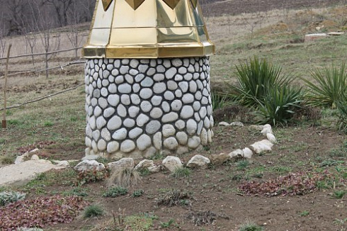 Kamenclub.ru: Галька речная плоская (бело-серая) фр. 100-200-300 мм. купить  в Екатеринбурге галька речная плоская серый, белый, бело-серый, серо-белый речная галька плоская  9000 руб/т   фото КАМЕНЬ КЛУБ