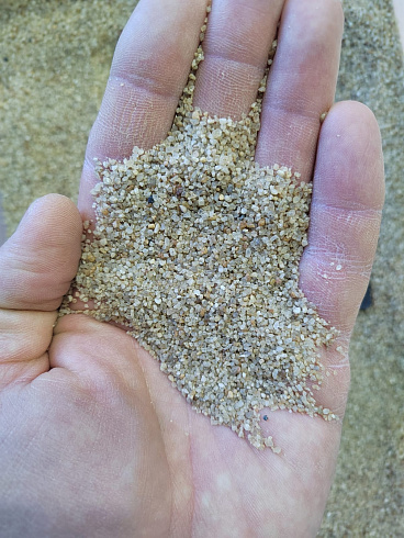 Кварцевый песок для площадок фр. 0,6-1,2 мм.  купить в Екатеринбурге фото Камень Клуб