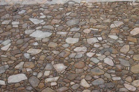 Kamenclub.ru: Песчаник для мощения дорожек, площадок, парковок ( фр 5-10 см)  купить в Екатеринбурге песчаник  серый желтый коричневый рыжий песчаник оголтованный окатанный 6500 руб/т   фото КАМЕНЬ КЛУБ