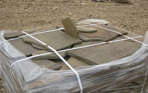 Kamenclub.ru: Песчаник пластушка серо-зеленый (4,0 см- 5,0 см)  купить в Екатеринбурге песчаник серо-зеленый, серый, зеленый песчаник рваный ландшафтный колотый 9000 руб/м3   фото КАМЕНЬ КЛУБ