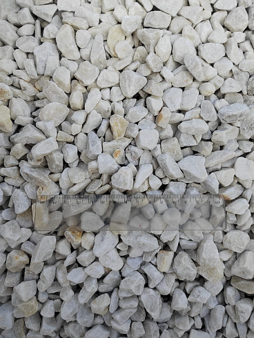 Kamenclub.ru: Мраморная крошка, щебень, цвет-белый, фр. 10-20 мм.  купить в Екатеринбурге мрамор белый, молочный айвори каменная ландшафтная декоративная крошка шебня 12000 руб/т   фото КАМЕНЬ КЛУБ