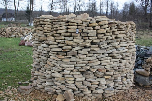 Kamenclub.ru: Песчаник для мощения дорожек, площадок, парковок ( фр 5-10 см)  купить в Екатеринбурге песчаник  серый желтый коричневый рыжий песчаник оголтованный окатанный 6500 руб/т   фото КАМЕНЬ КЛУБ