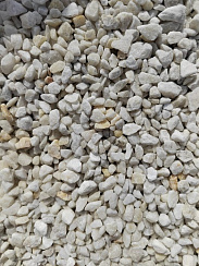 Kamenclub.ru: Мраморная крошка, щебень, цвет-белый, фр. 5-10 мм.  купить в Екатеринбурге мрамор белый, айвори, молочный мраморная каменная крошка ландшафтная 12000 руб/т   фото КАМЕНЬ КЛУБ
