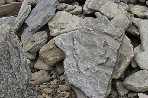 Kamenclub.ru: Песчаник декоративный ландшафтный (фр. 300-500 мм)  купить в Екатеринбурге песчаник желтый рыжий серый зеленый валун речной окатанный природный песчаника 4 500 руб/т   фото КАМЕНЬ КЛУБ